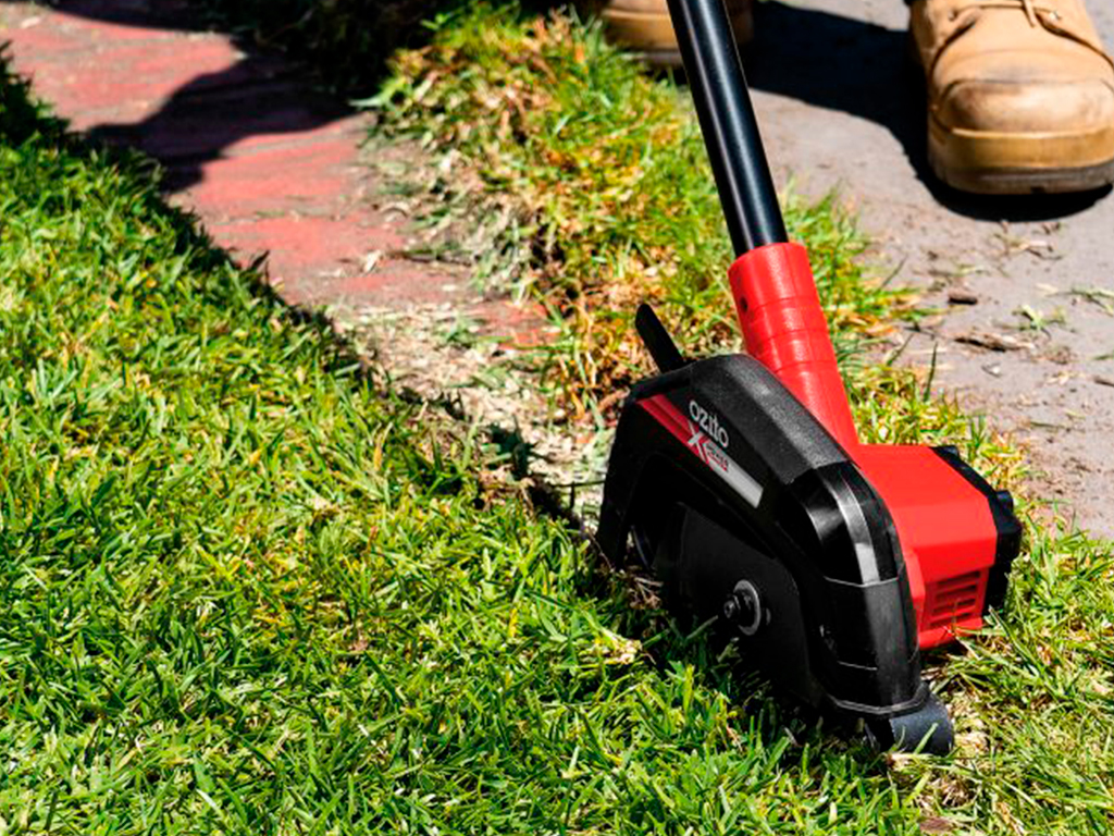 Working with a side trimmer